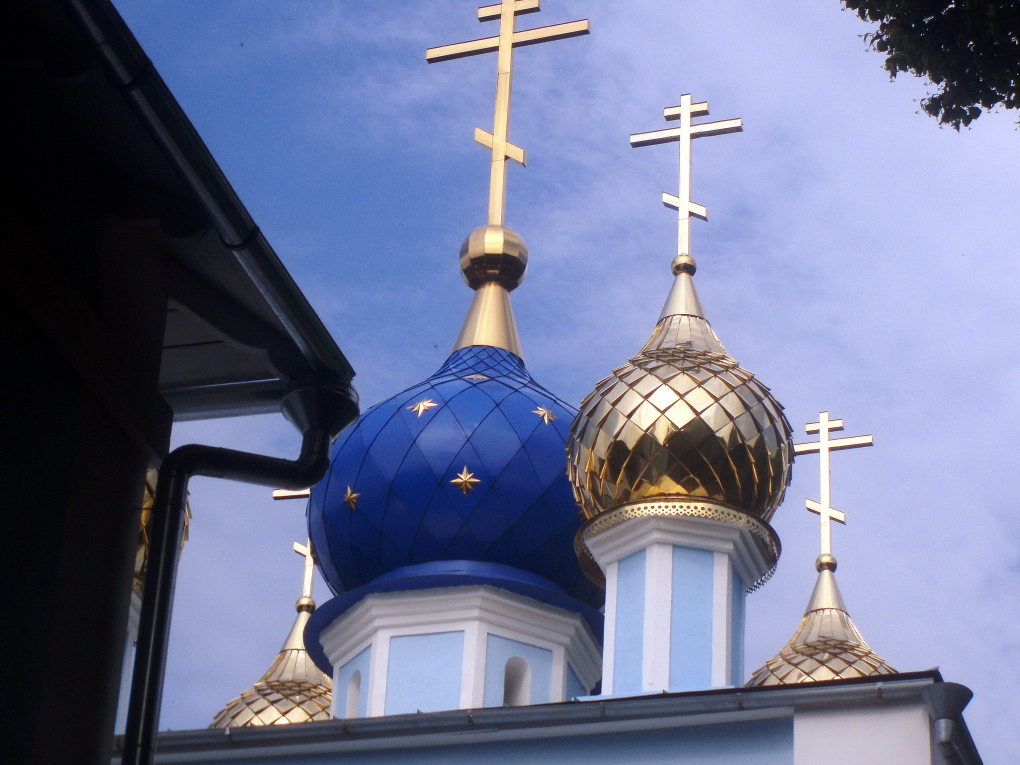 Купола Богородице-Рождественской церкви в с.Клишино.