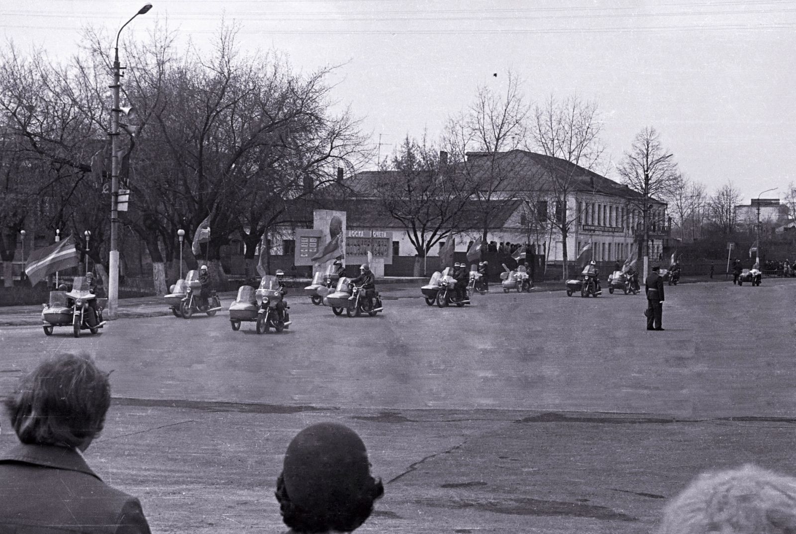 демонстрация 7 ноября 1981 год   фото1